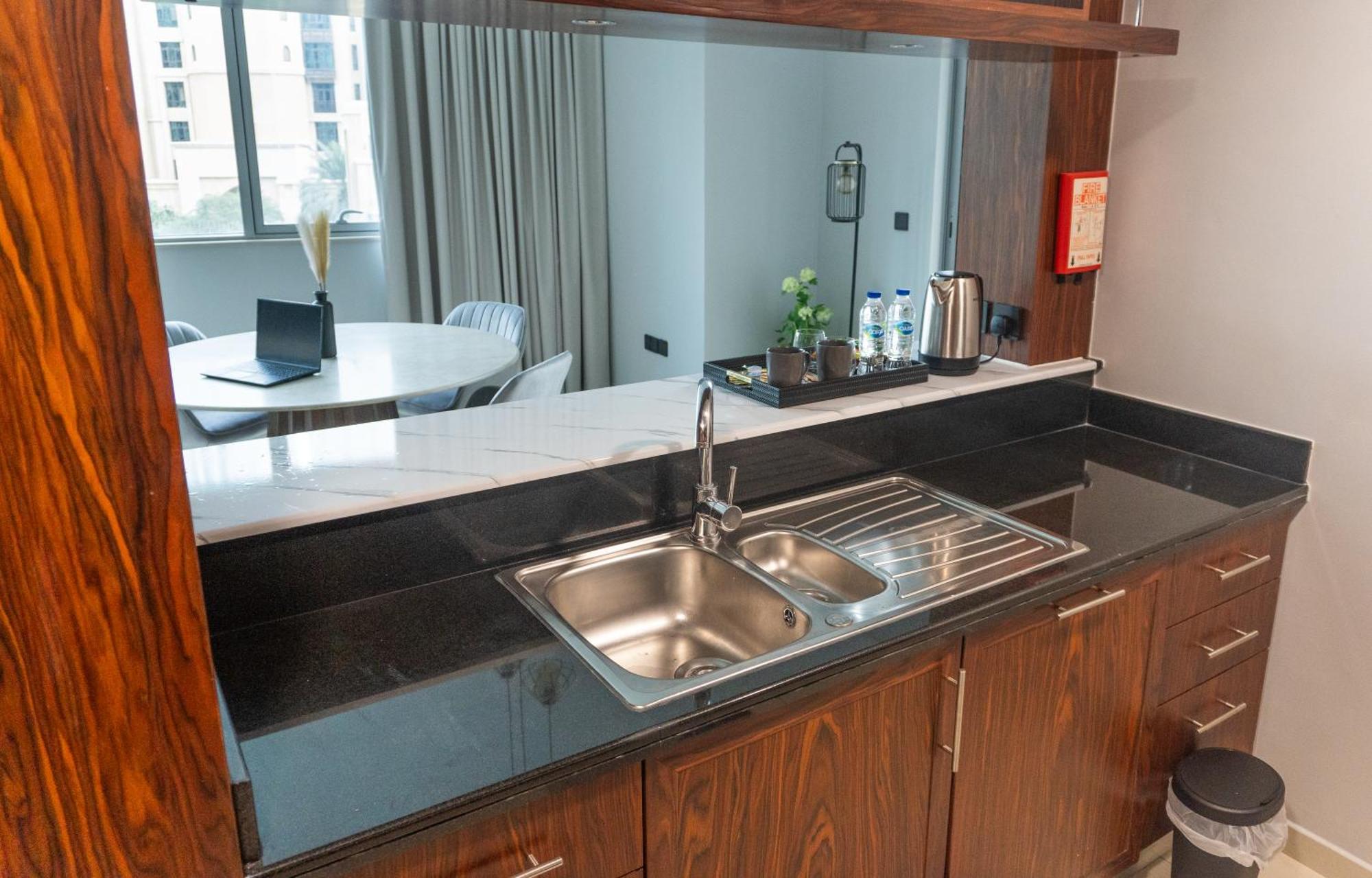 Downtown Oasis, Burj Khalifa Views, Luxury Amenities Lägenhet Dubai Exteriör bild