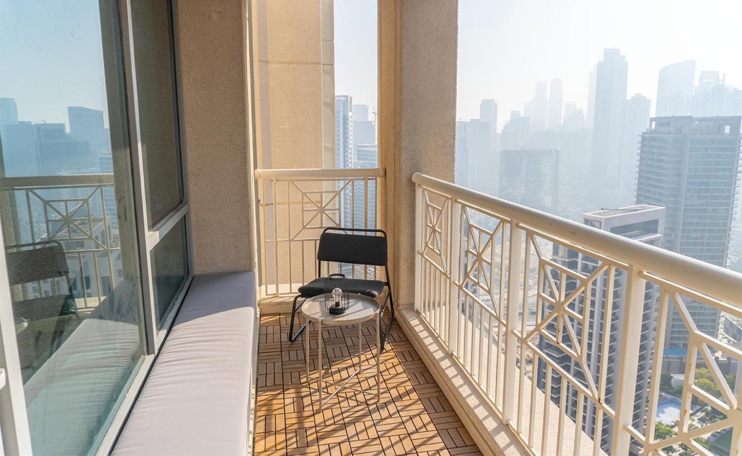 Downtown Oasis, Burj Khalifa Views, Luxury Amenities Lägenhet Dubai Exteriör bild