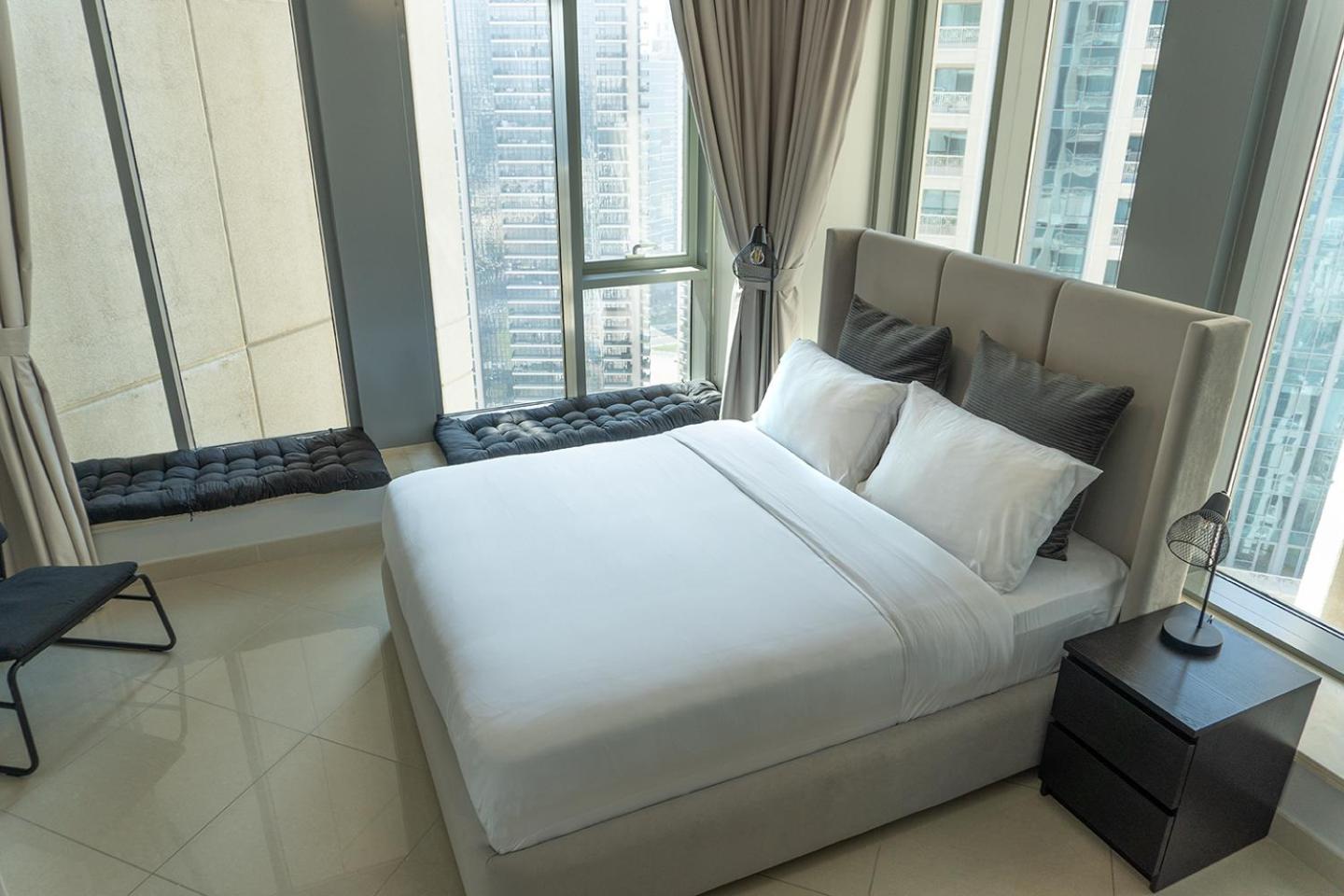 Downtown Oasis, Burj Khalifa Views, Luxury Amenities Lägenhet Dubai Exteriör bild