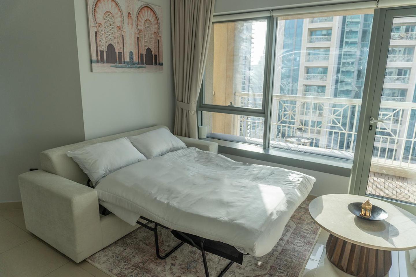 Downtown Oasis, Burj Khalifa Views, Luxury Amenities Lägenhet Dubai Rum bild